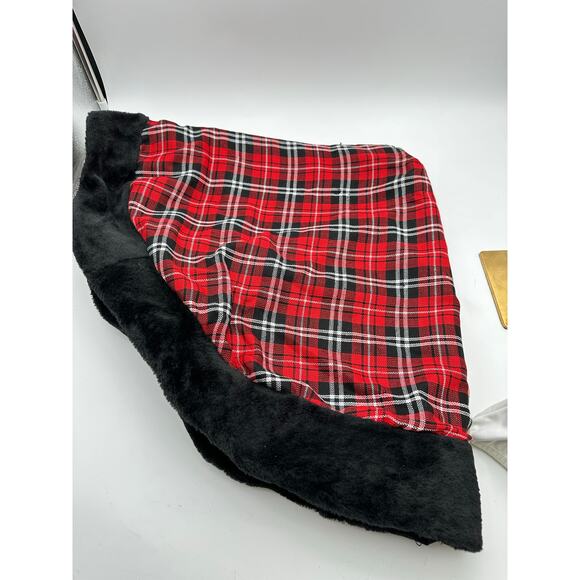 Tartan TREE SKIRT 21.5" Red plaid Christmas felt trim black Faux Fur trim Plush - Picture 1 of 4